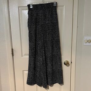 Chic Black and White Patterned Pants